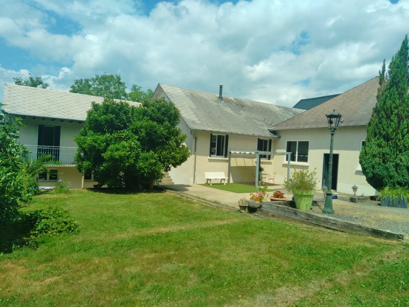 1536  Maison et Hangar + Atelier secteur Sadroc